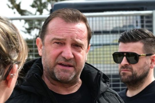 Πλακιάς για Καρυστιανού: «Τα περιστέρια καταλήγουν σε κατσαρόλα - Ψέμα η βία στον Ρούτσι»